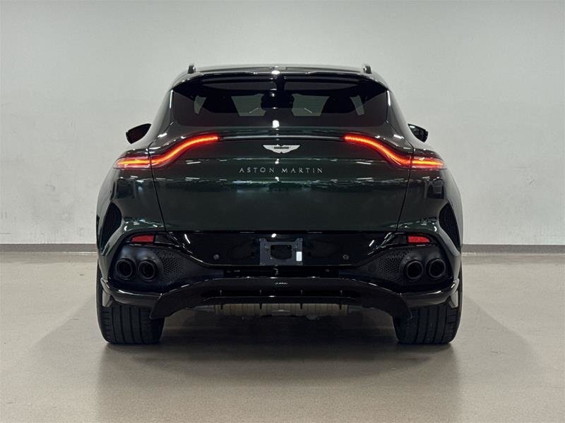 Aston Martin DBX 2024