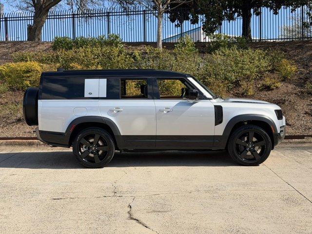 Land Rover Defender 2023