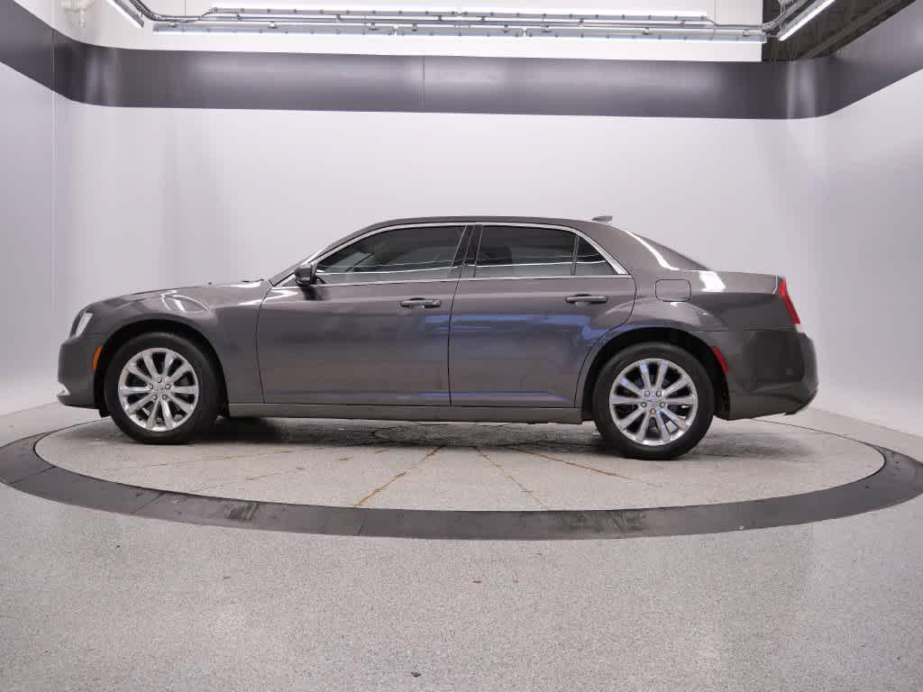 Chrysler 300 2021