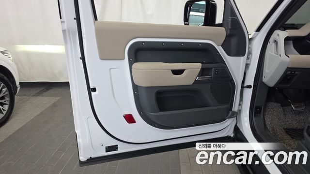 Land Rover Defender 2021