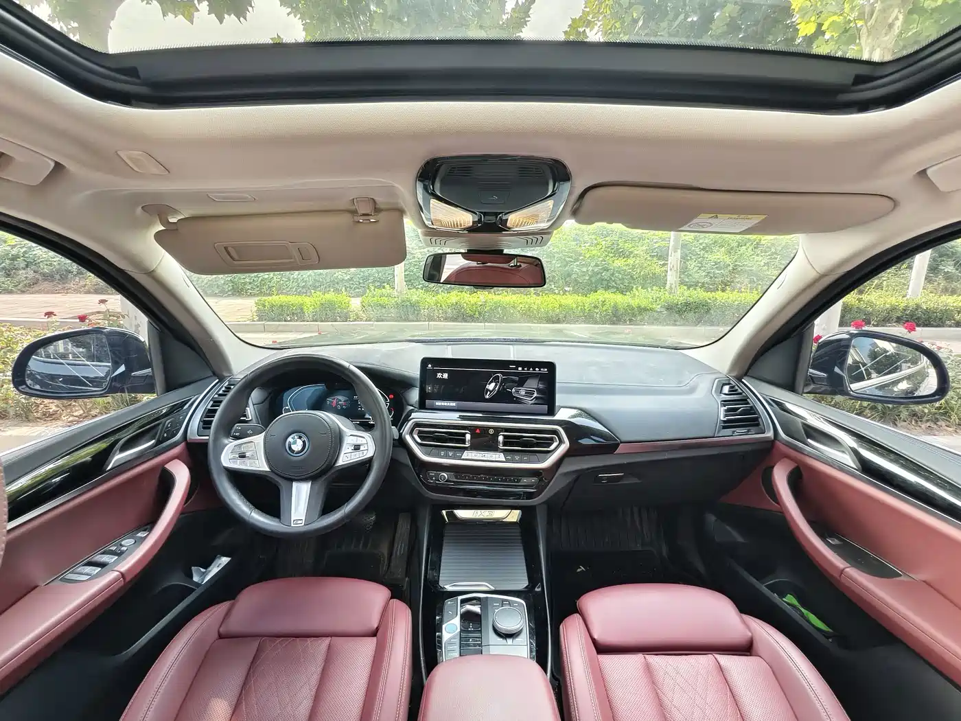 BMW iX3 2025