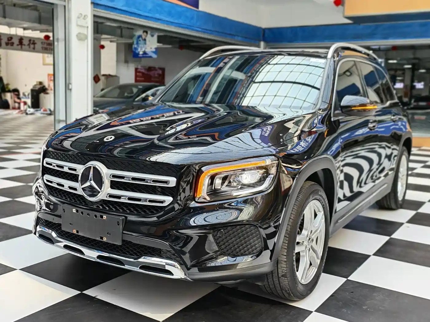 Mercedes-Benz GLB 2023