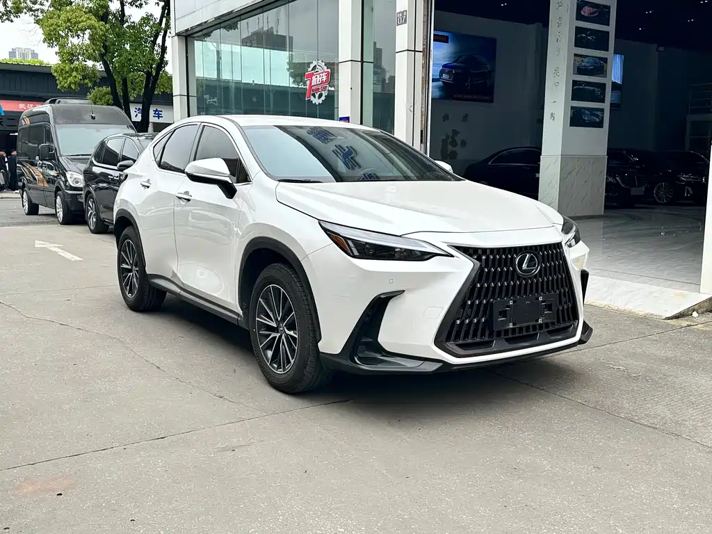 Lexus NX 2023