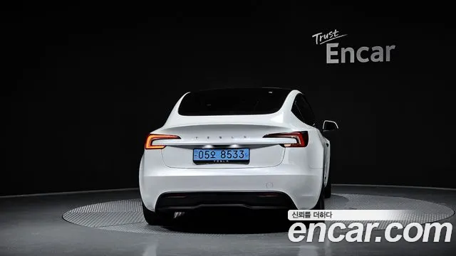 Tesla Model 3 2024