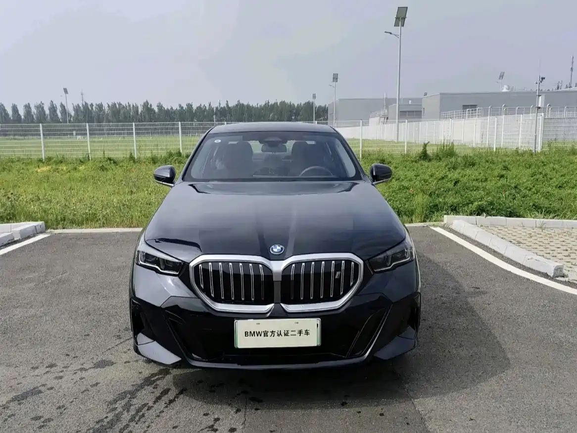 BMW i5 2025