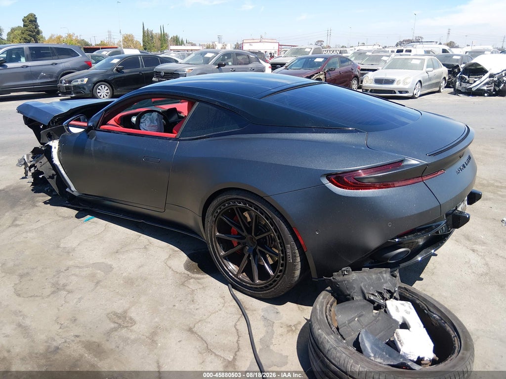 Aston Martin DB11 2022