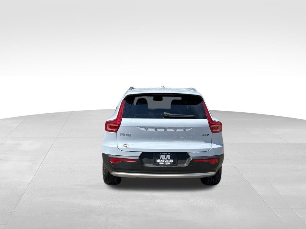 Volvo XC40 2025