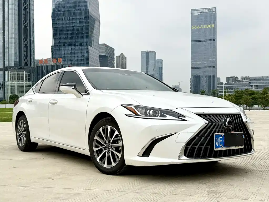 Lexus ES 2023