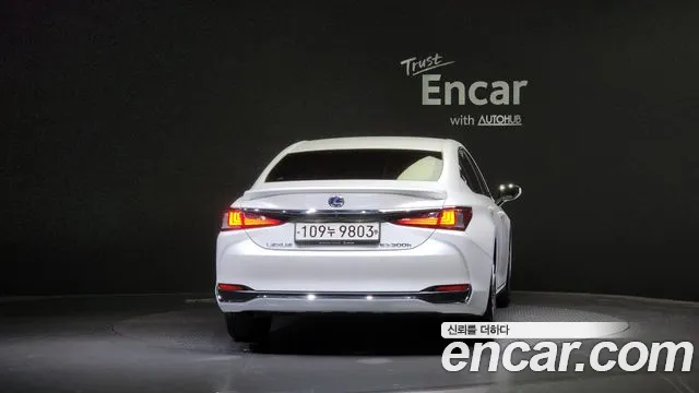 Lexus ES 2021