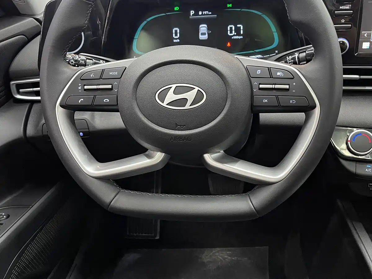 Hyundai Elantra 2025