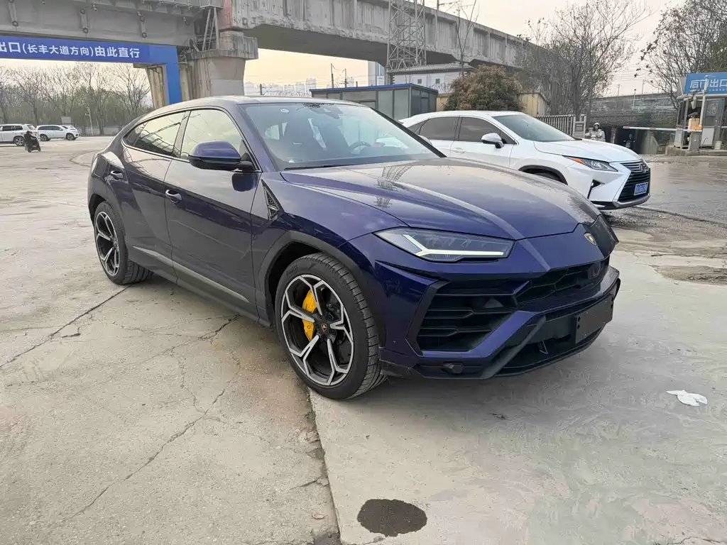 Lamborghini Urus 2021