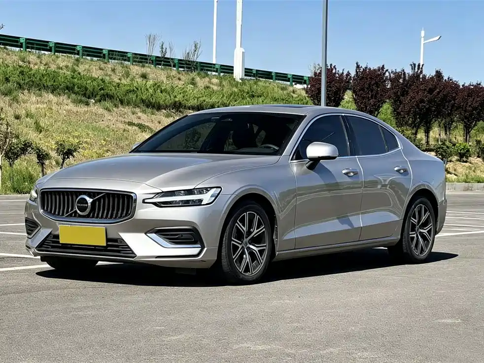 Volvo S60 2022
