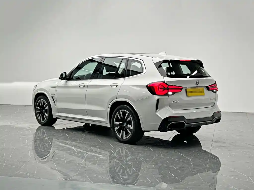 BMW iX3 2023
