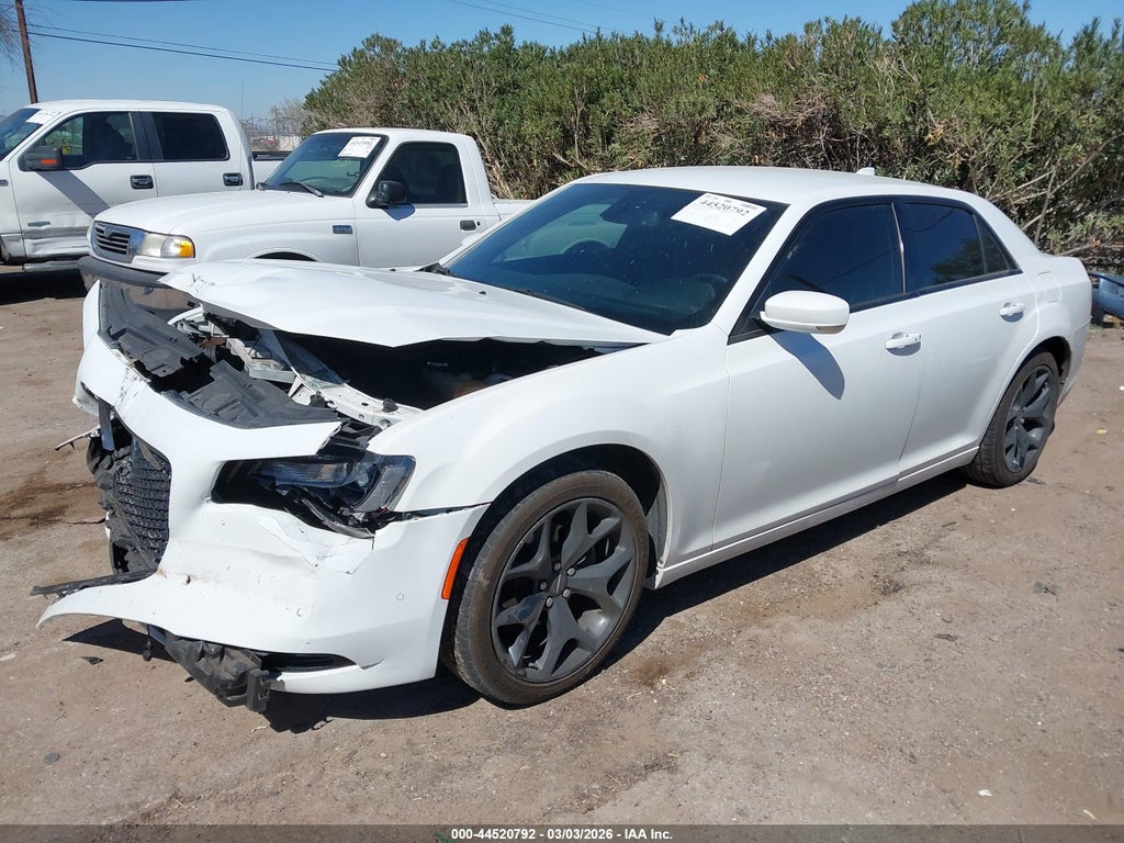 Chrysler 300 2021