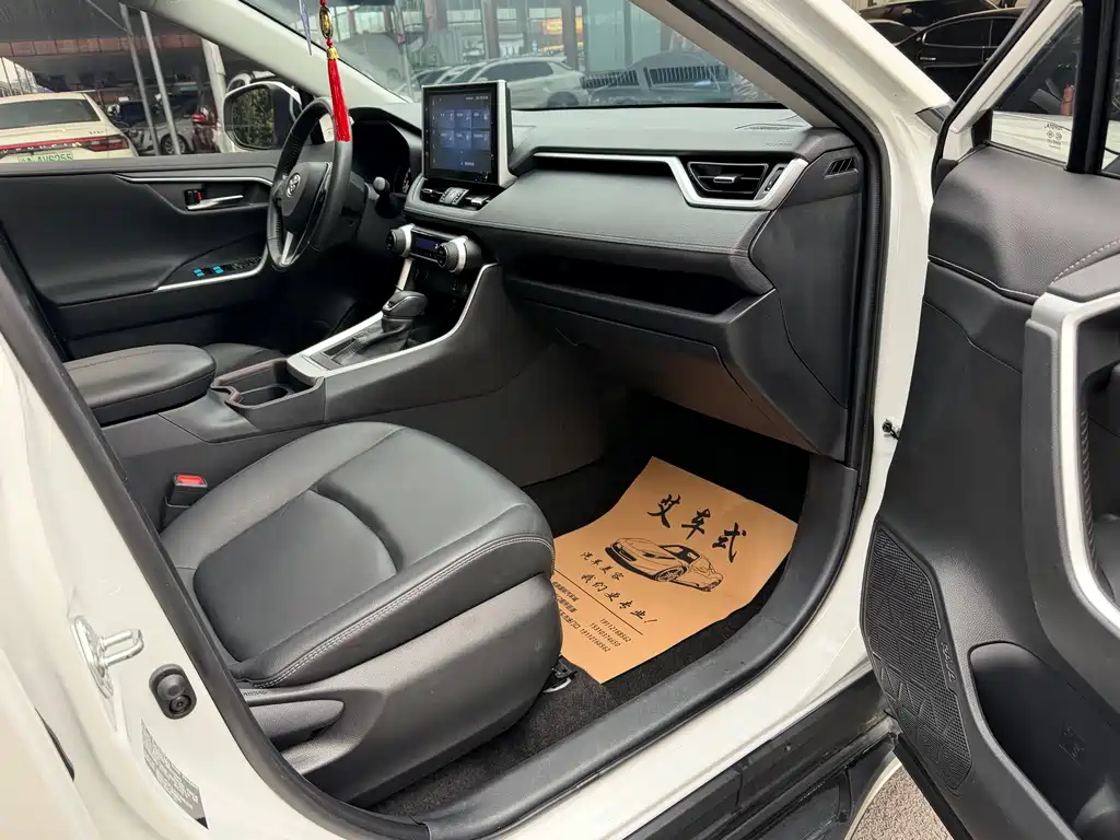 Toyota RAV4 2021