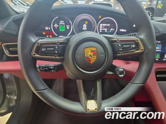 Porsche Taycan 2025