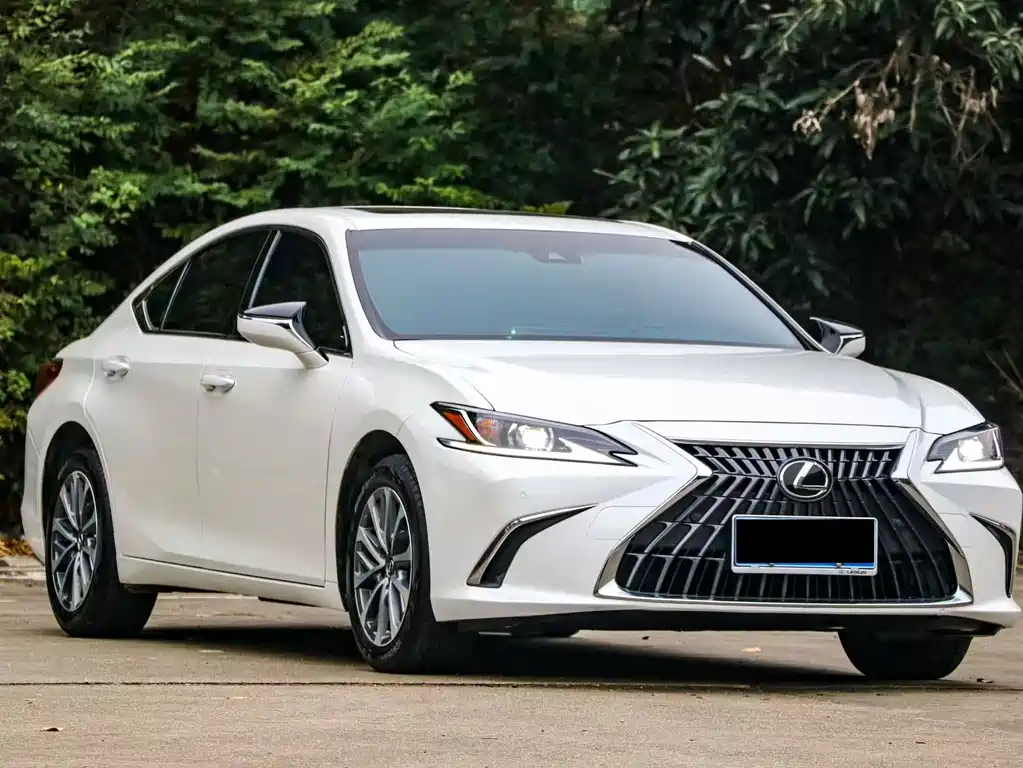 Lexus ES 2024