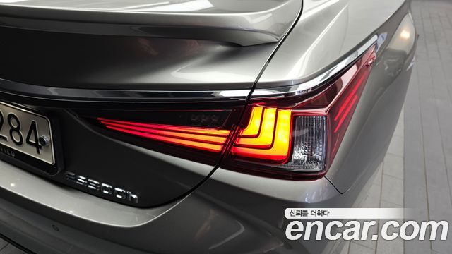 Lexus ES 2024