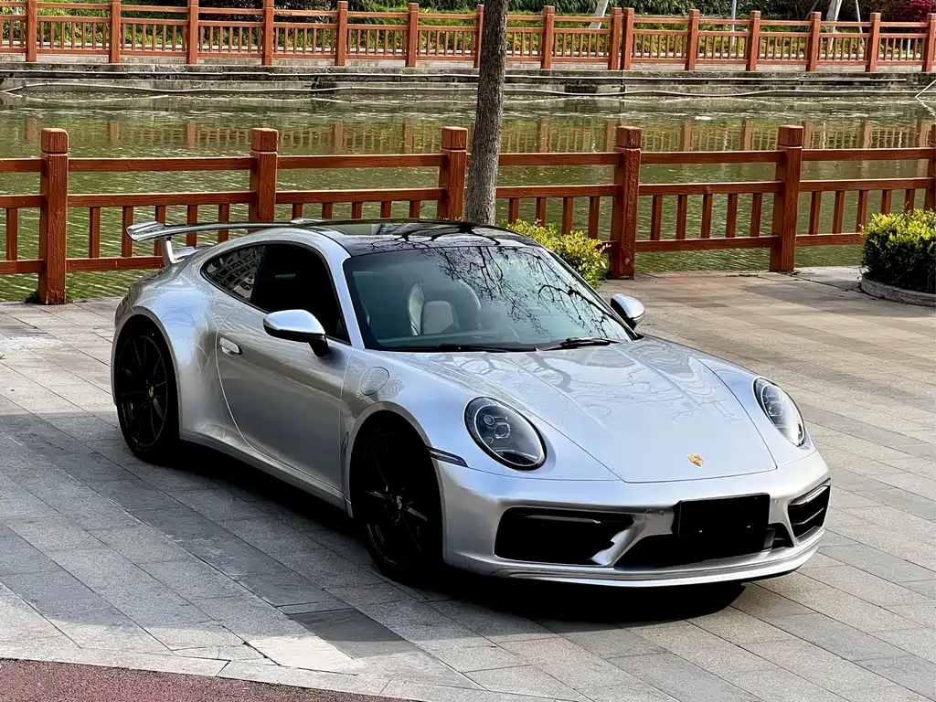 Porsche 911 2025