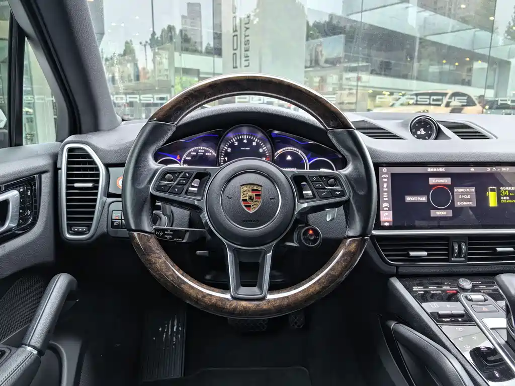 Porsche Cayenne 2021