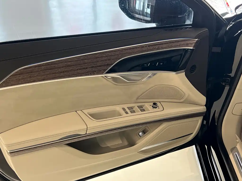 Audi A8 2024