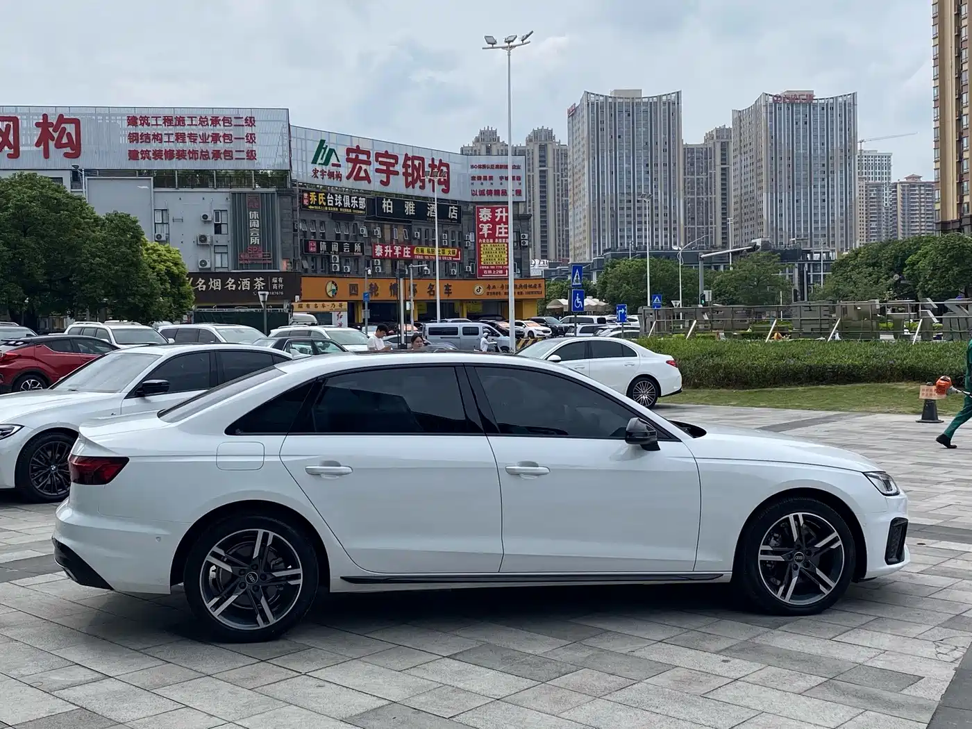 Audi A4 2023