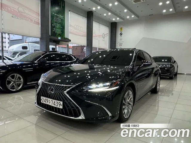 Lexus ES 2024
