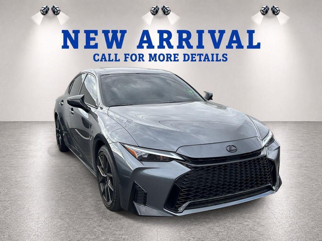 Lexus IS 2026
