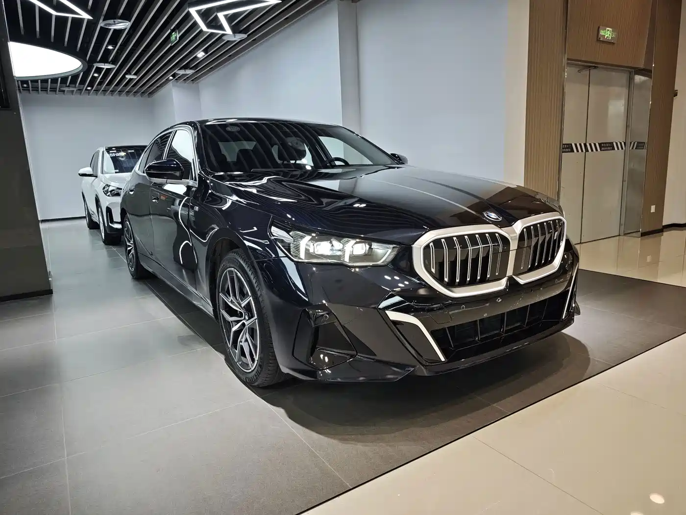 BMW i5 2024