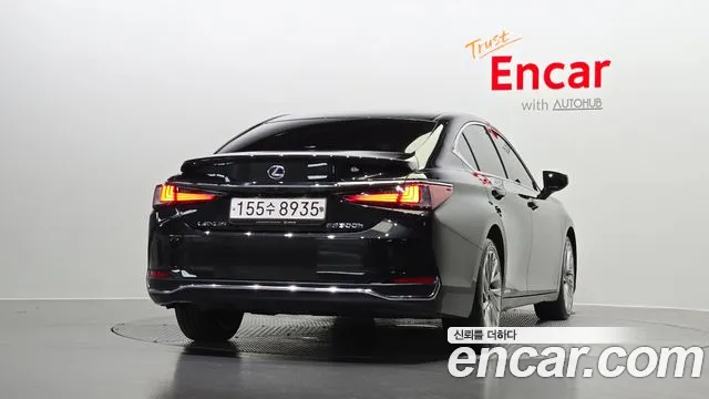 Lexus ES 2022
