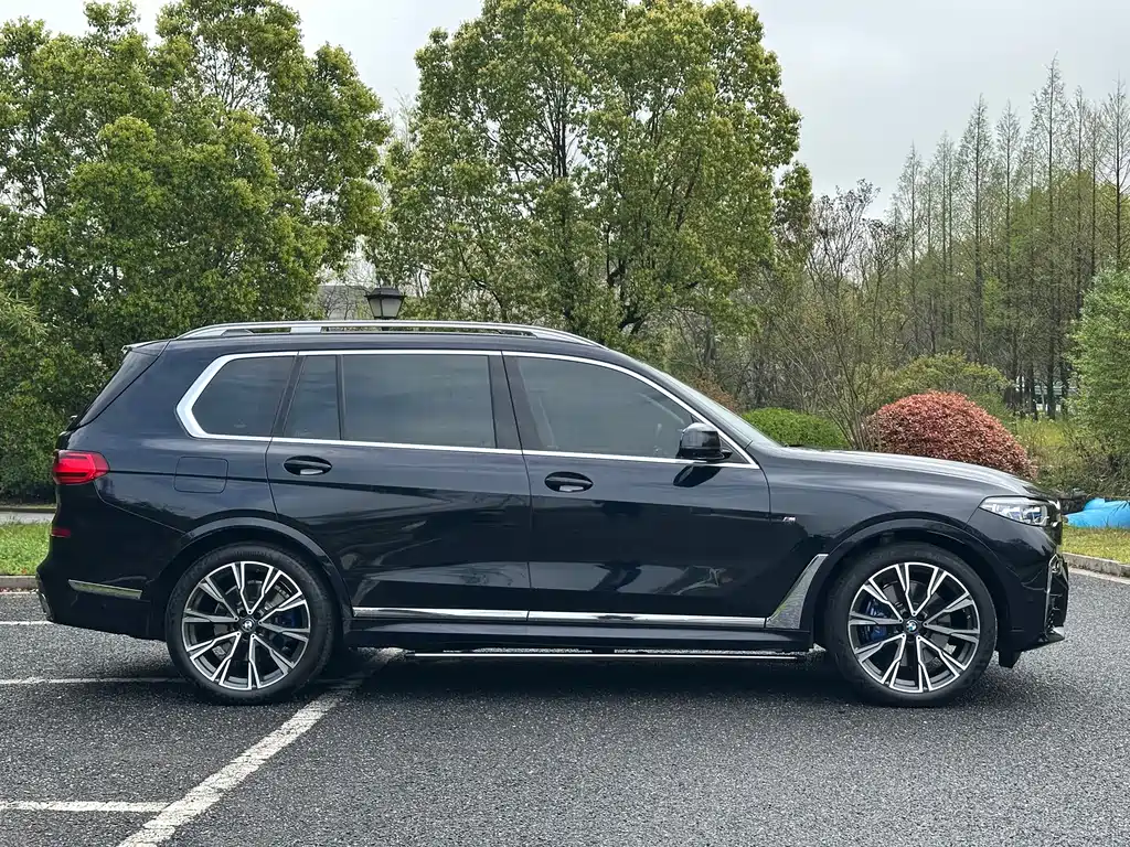 BMW X7 2021