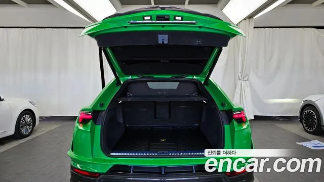Lamborghini Urus 2024