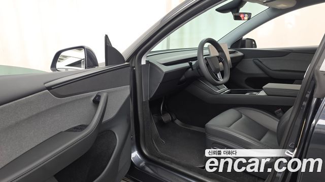 Tesla Model Y 2025
