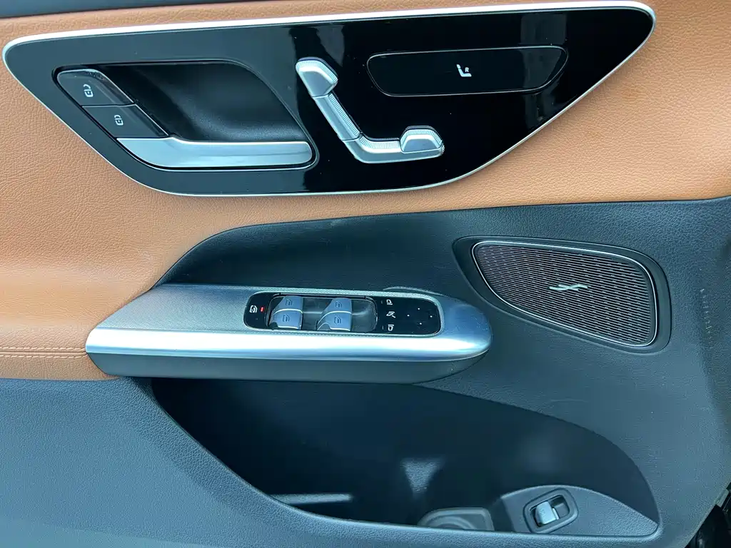 Mercedes-Benz GLC 2023