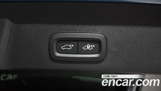 Volvo XC40 2025