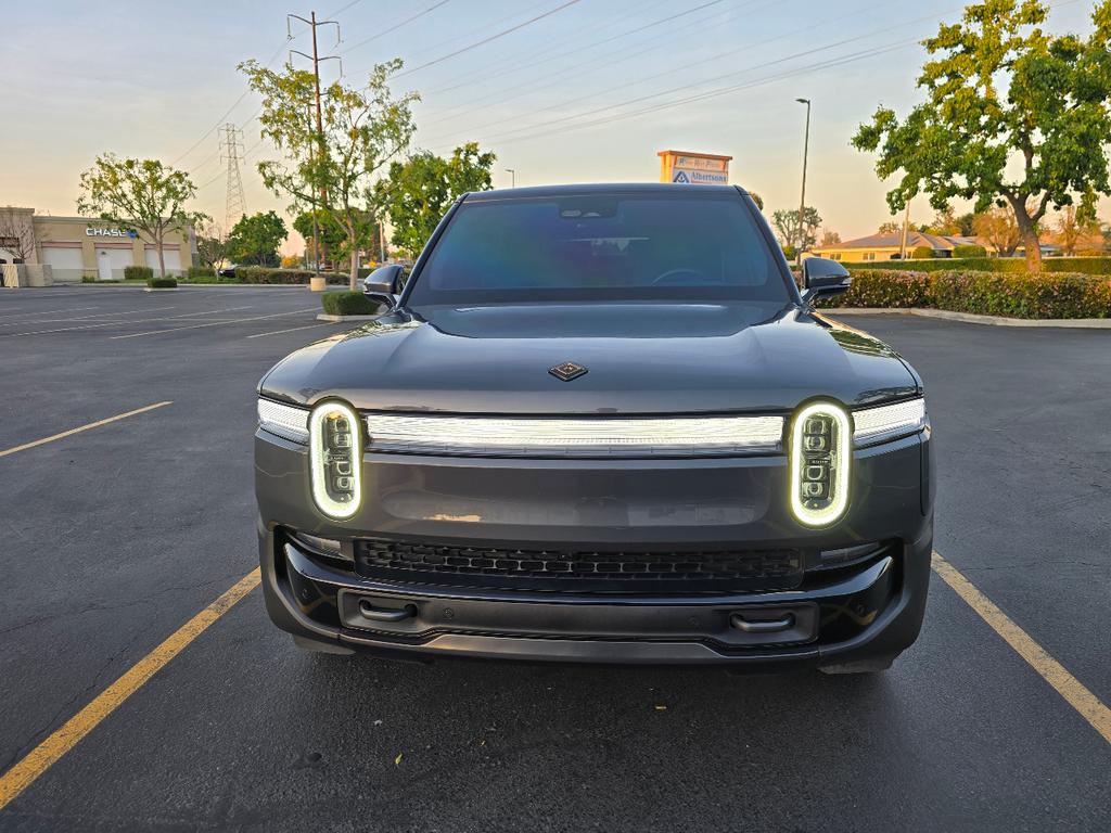 Rivian R1S 2025