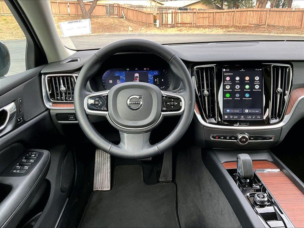 Volvo V60 Cross Country 2025