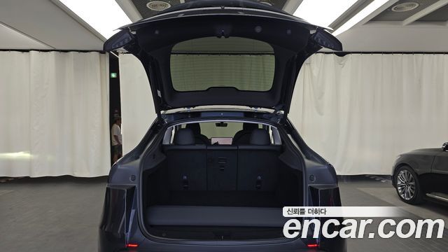 Tesla Model Y 2025