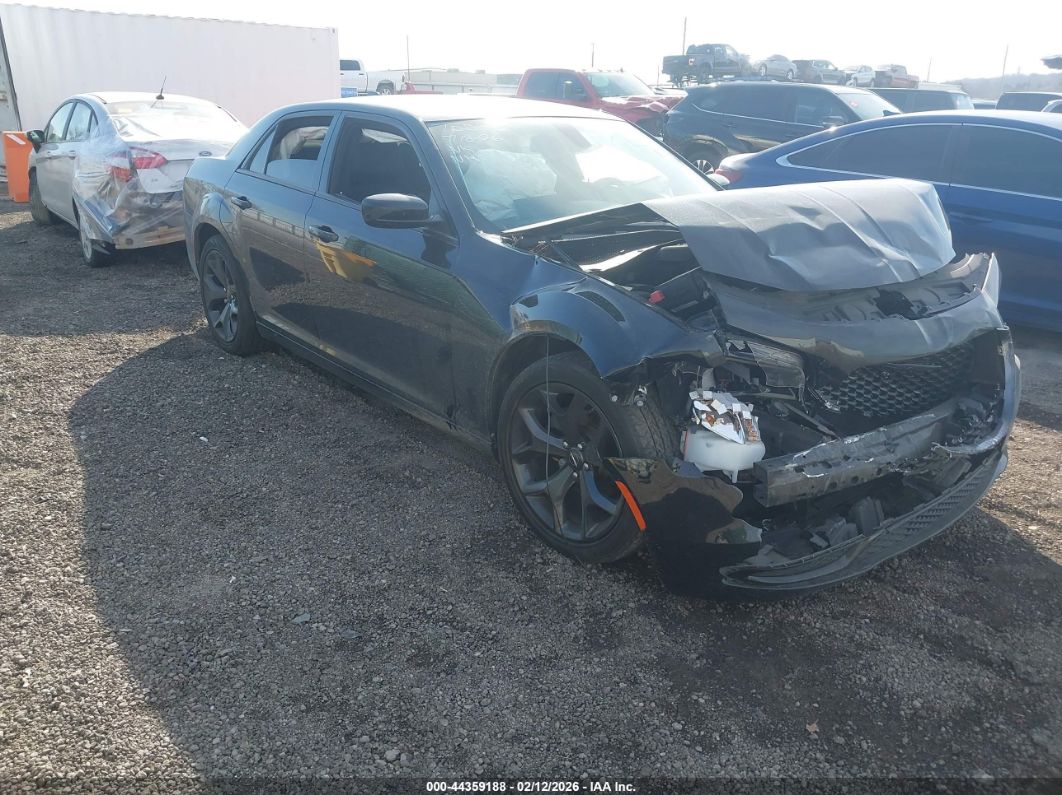 Chrysler 300 2021