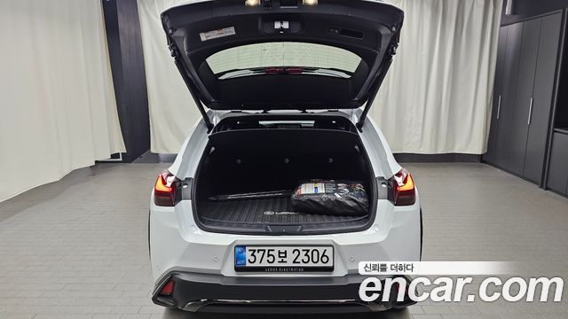 Lexus UX 2025