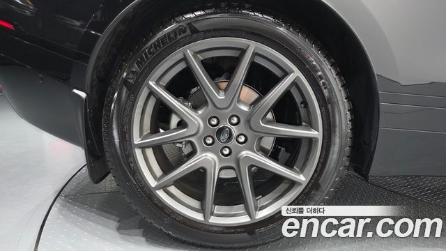 Land Rover Range Rover Velar 2025