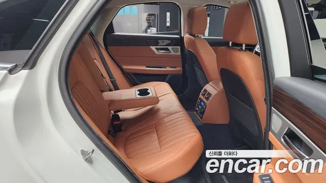 Jaguar XF 2020