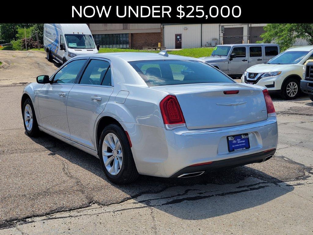 Chrysler 300 2021