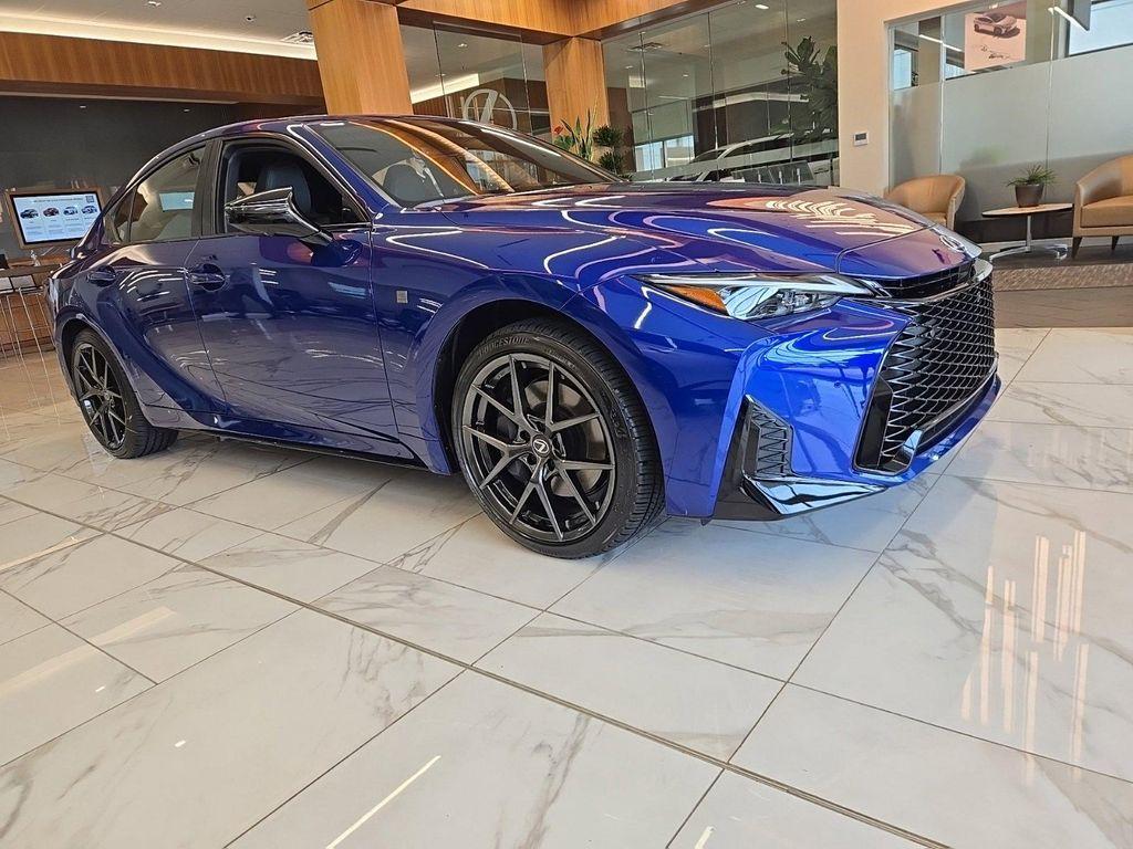 Lexus IS 2026