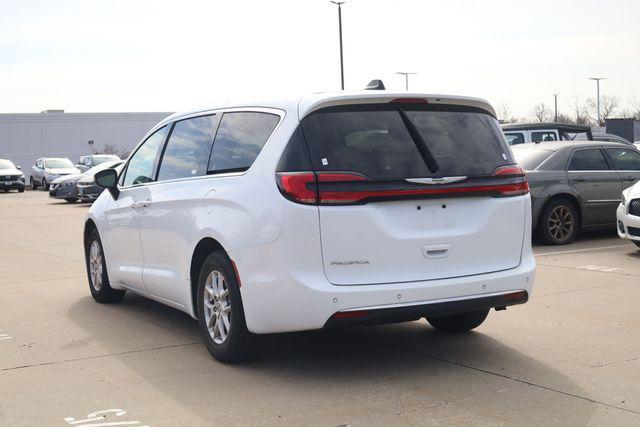 Chrysler Pacifica 2023