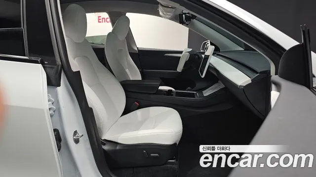 Tesla Model Y 2024