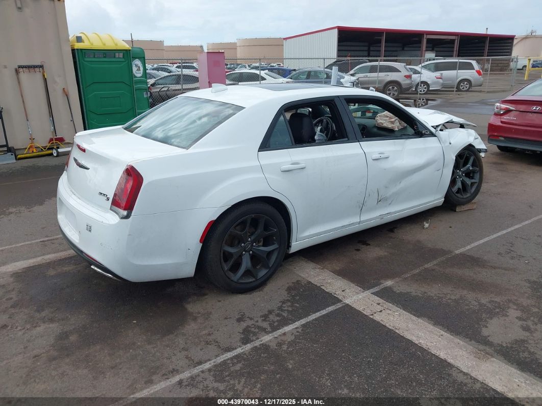 Chrysler 300 2022