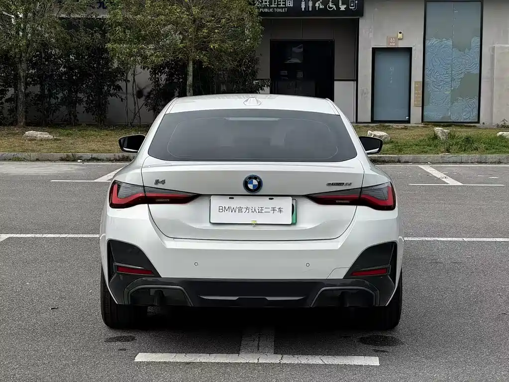 BMW i4 2023