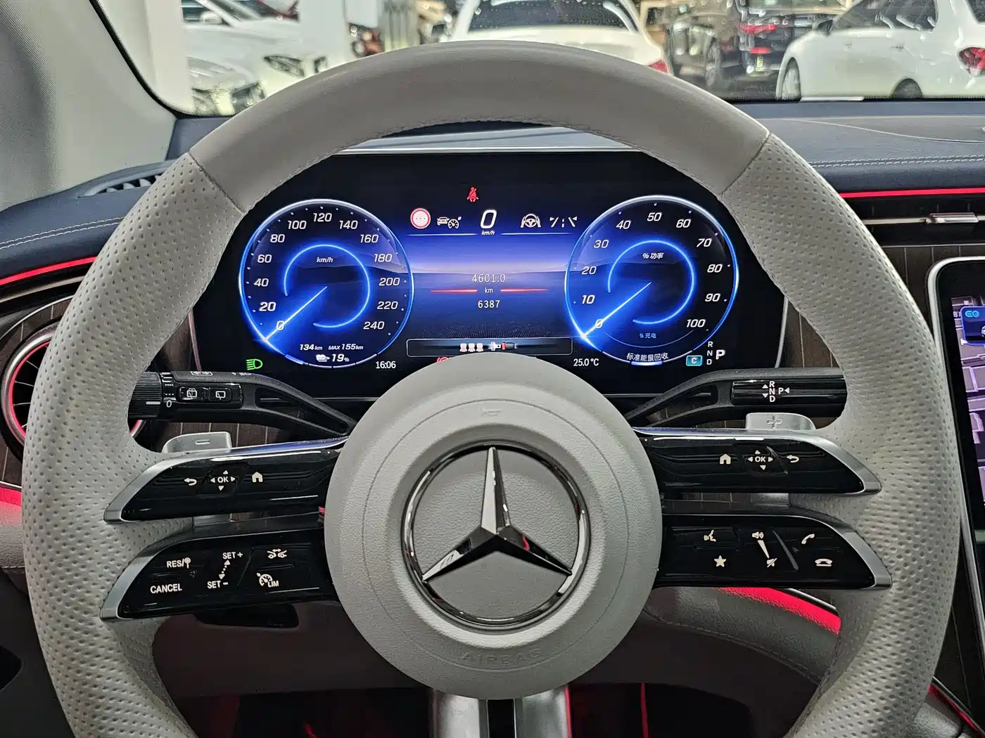 Mercedes-Benz EQE SUV 2025