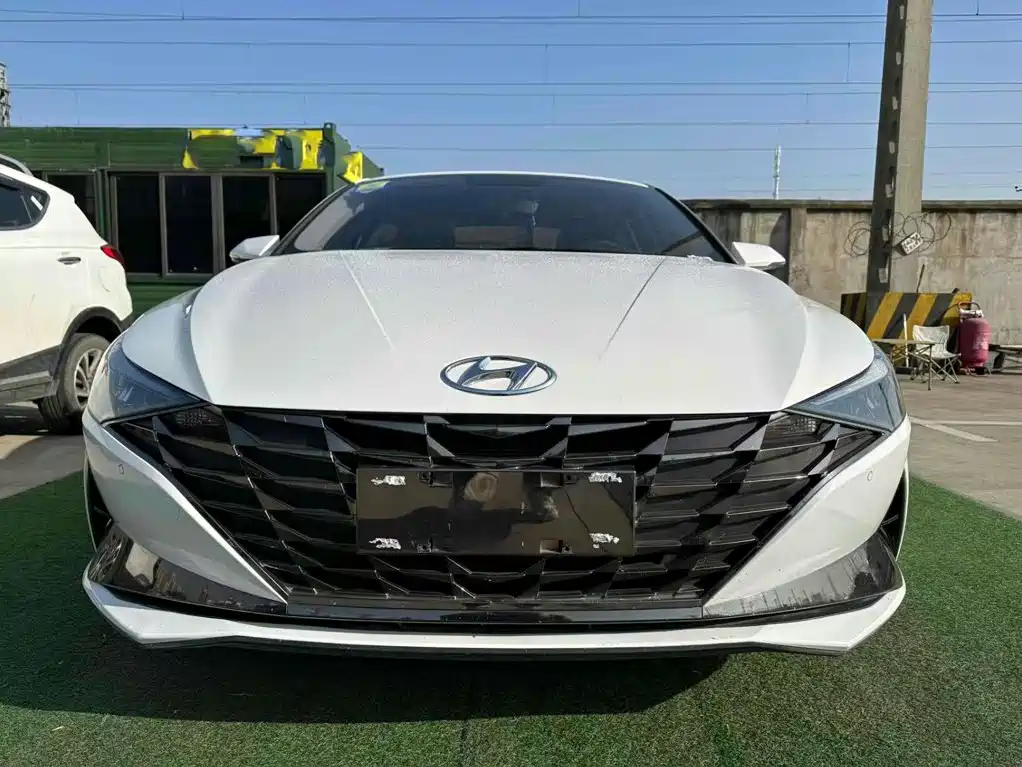 Hyundai Elantra 2022